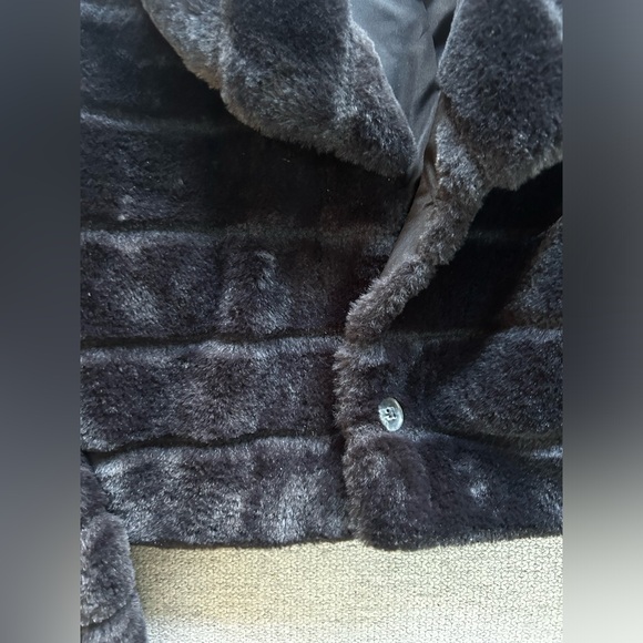 Janie and Jack faux fur cropped jacket size 5 to 6 - Picture 2 of 4